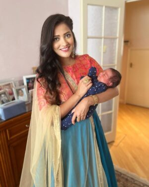 Nimisha Mehta Instagram - Rivaan, my little man making me laugh already ❣️ You are exactly what your name means, a star. You’ve brightened up our lives unexpectedly 🌟

#MassiLife #NephewLove