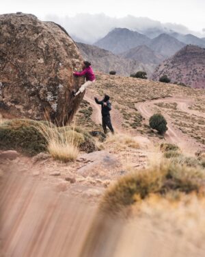 Nina Caprez Instagram - It’s Saturday night! Hope you’re having a good weekend.
To celebrate these early spring temps here in Europe, I share some top climbing moments during our recent trip to Morocco. Enjoy this magic selection by @jeremy_bernard_photography 

@andreabasecamp @arcteryx @petzl_official @scarpaspa @hydroflask @julbo_eyewear