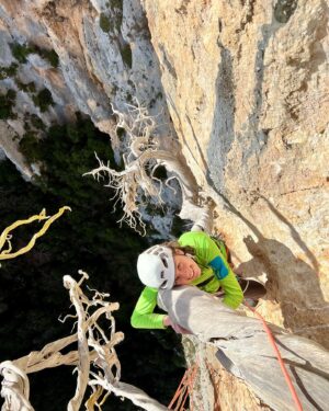 Nina Caprez Instagram - “Via Mathis” 350m/7c ✅ 
So on our really last day we decided to try something hard (since @pauline.mhe climbed all the previous routes in her crocs).
Via Mathis seemed to be the prefect challenge! I was lucky to make a no fall ascent of those 13 amazing pitches. @pauline.mhe struggled in the 7c where it comes down to jam properly in the crack crux.
I feel super lucky that I met this passionate rock climber. When we’re together, I feel like back in my 20ies!

Merci @pauline.mhe for that fun week full of rock climbing ❤️

@arcteryx @petzl_official @scarpaspa @totemmt