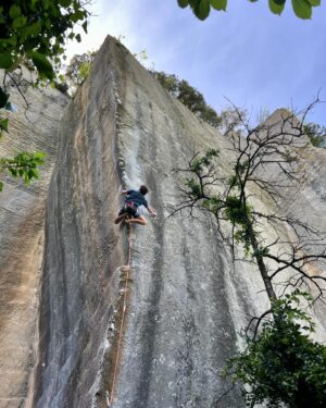 Nina Caprez Instagram - Some simple photos of a little family enjoying the outdoors.

🥰🥰🥰

@arcteryx @petzl_official @scarpa_world @hydroflask @gebana.official @julbo_eyewear @beyerbeans @namuk