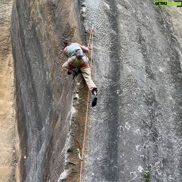 Nina Caprez - 14.2K Likes - Some simple photos of a little family enjoying the outdoors.
🥰🥰🥰
@arcteryx @petzl_official @scarpa_world @hydroflask @gebana.official @julbo_eyewear @beyerbeans @namuk