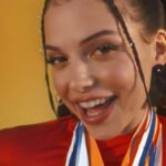 Nina Kaiser Instagram - NINA Video OUT NOW 🤝‼️ Wie finden wir es? Streaminglink in Bio 🧚