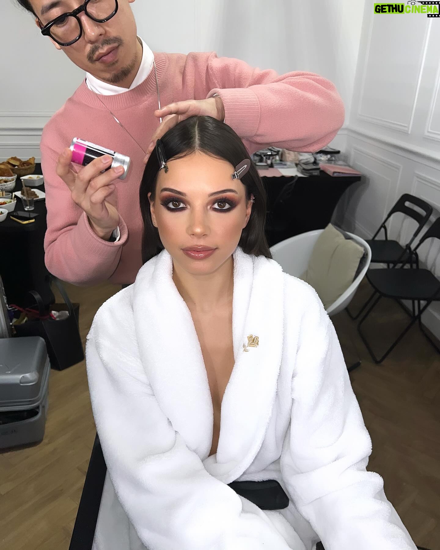 Nina Kaiser Instagram - Ich freue mich ganz doll euch zu verkünden, dass ich ab sofort Brand Ambassador für @lancomeofficial sein darf! Für mich ist damit letzte Woche in Paris ein kleiner Traum wahr geworden und ich freu mich schon euch die Ergebnisse zu zeigen. 🥰🎉 #makeup