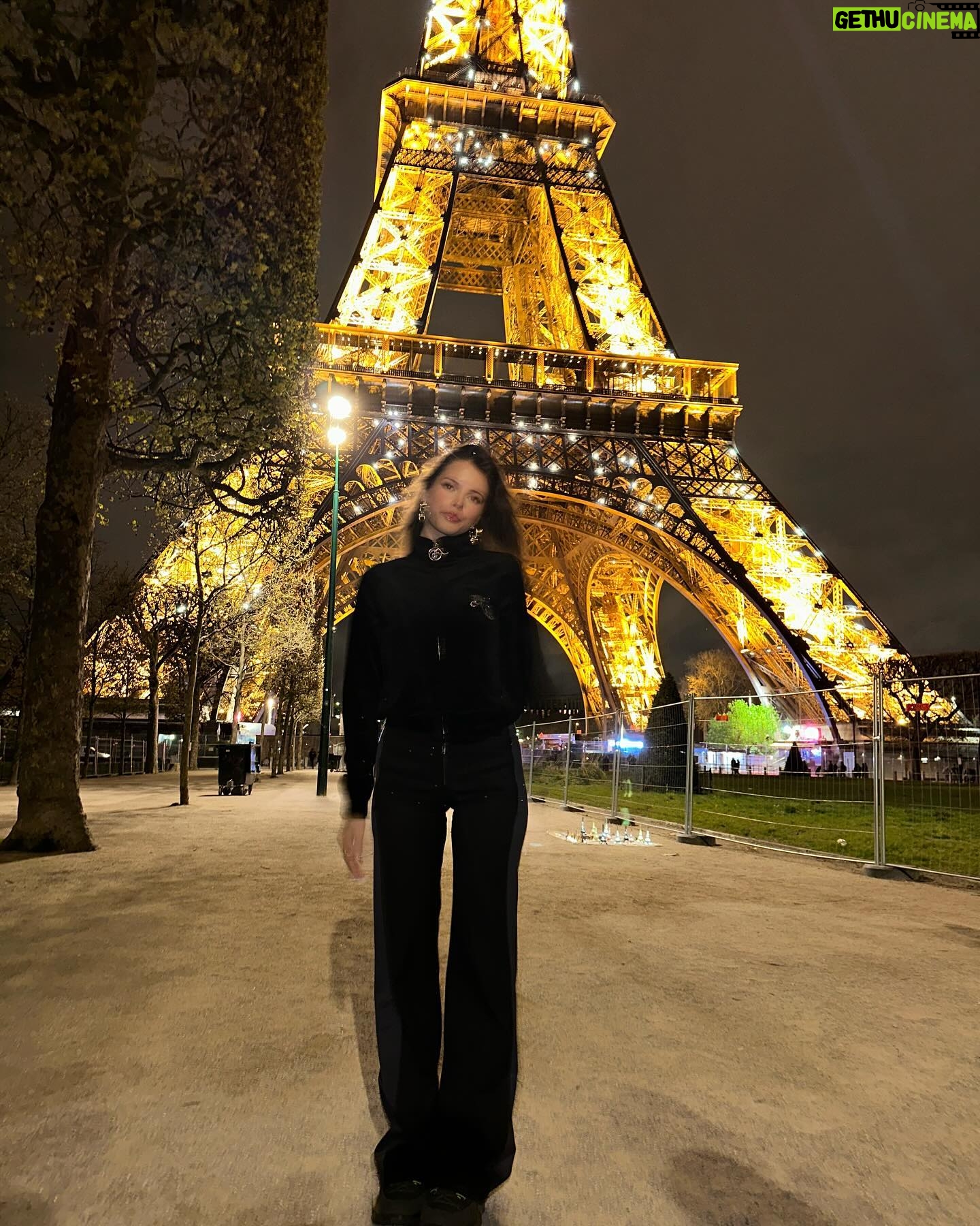 Nina Kaiser Instagram - Ich freue mich ganz doll euch zu verkünden, dass ich ab sofort Brand Ambassador für @lancomeofficial sein darf! Für mich ist damit letzte Woche in Paris ein kleiner Traum wahr geworden und ich freu mich schon euch die Ergebnisse zu zeigen. 🥰🎉 #makeup
