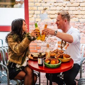 Nina Kaiser Instagram - Man unterhält sich, man isst Croissants, man lässt sich von @ninachuba durch Berlin kutschieren. Das ganze haben wir auch noch gefilmt und auf Youtube gestellt! Enjoy ♥️