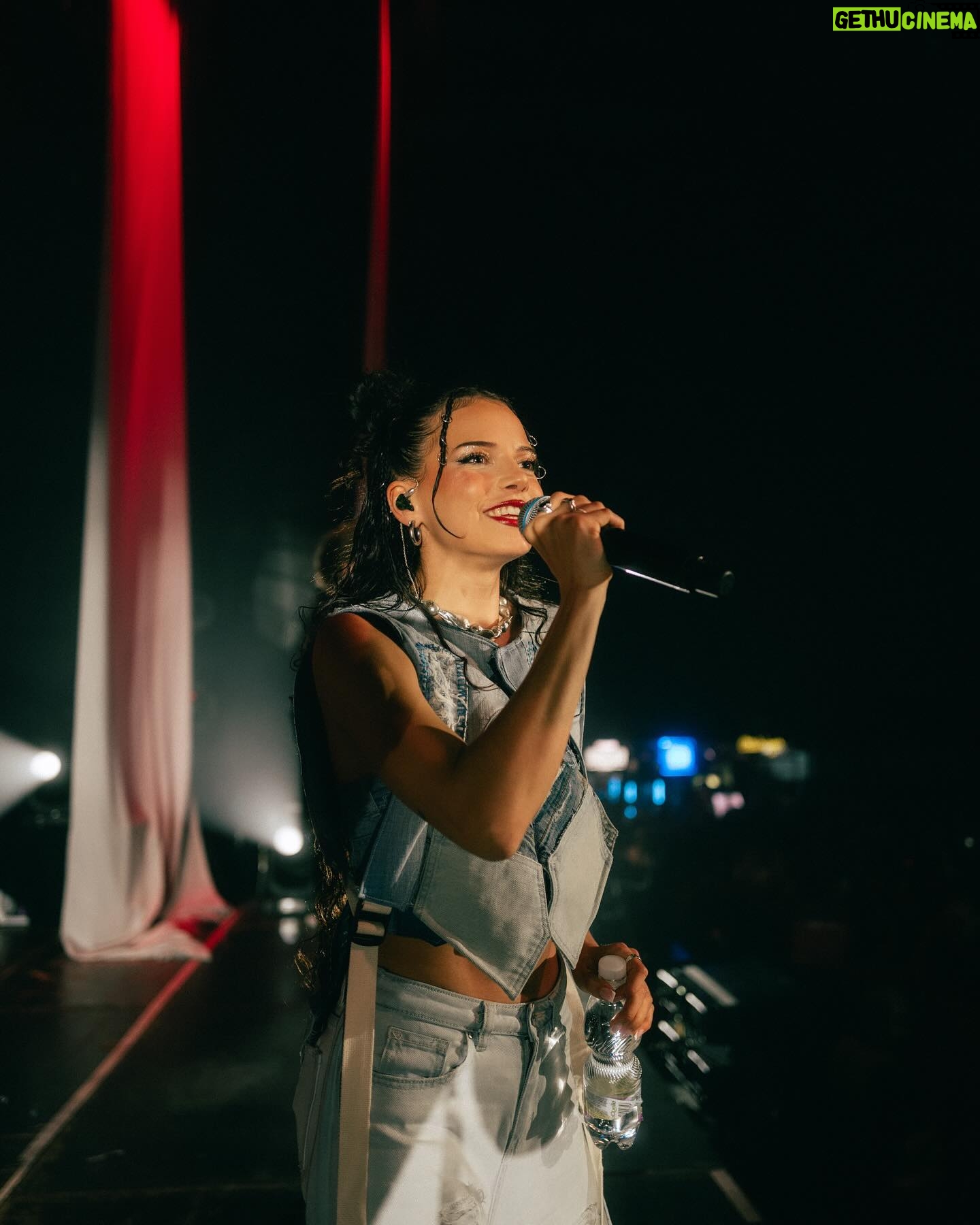 Nina Kaiser Instagram - Es ist eine jeanszeit 📸 @jakobmarwein