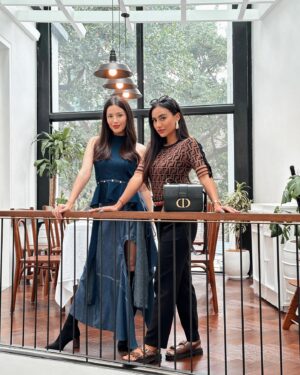 Nina Kozok Instagram - It’s not about how often you see someone but the quality of the time spent 🩵 Only took us a kid and an engagement to reunite 😂 we’re working on it.