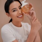 Nina Kozok Instagram – A new trio to adore, J’adores Les Adorables. Their nourishing hand and décolleté cream infused with Jasmine wax and cotton nectar for a hydrating and fragrant cream. Their indulgent shower gel infused with jasmine extract leaves the skin silky and lightly scented. Lastly, their comforting body milk composed of 92% natural origin ingredients hydrates and nourishes the skin.

www.dior.com/en_id/beauty
#JadoreDior
@diorbeauty @diorbeautylovers