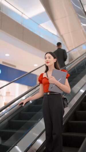 Nina Kozok Instagram - Guys kenalin laptopku, Asus ROG Zephyrus G14 yang bertenaga AMD Ryzen™️ 7 8845HS Processor yang #BeneranCepat. Bikin betah ngegame seharian karena gak pernah nge-lag. Prosesornya yang canggih ini bikin laptopnya juga punya baterai yang awet dan tetap stabil meski tanpa dicolok charger. Pokoknya #BeneranBisa ngegame dengan nyaman di mana aja!

Selain itu, prosesor inovatif ini juga sudah terintegrasi dengan Chip AI Engine yang bisa bikin akses software atau aplikasi berbasis AI dengan proses yang mudah dan cepat. Jadi terus produktif dimanapun dan kapanpun deh.

AMD lagi banyak promo nih, cek di sini ya https://www.tokopedia.com/discovery/amd
#AMDRyzen #RyzenAI #Ryzen7000