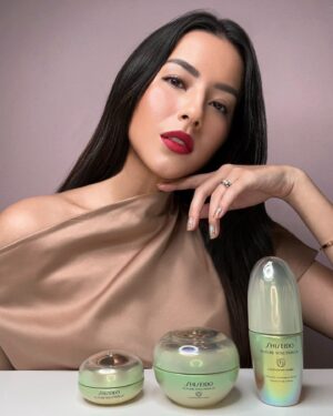 Nina Kozok Instagram - Beauty is divining! embrace it through the most indulgent skincare from @shiseido Future Solution LX. Consisting of the Legendary Enmei Ultimate Luminance Serum, Renewing Cream and Brilliance Eye Cream as the essentials for my skincare regime. Induging in this trio from Shiseido Future Solution LX transforms my skin to achieve radiant, resilient, moisturized, plump and luminous skin from day to night; and it’s great before makeup.

The latest Shiseido Future Solution LX Legendary Enmei Ultimate Brilliance Eye Cream, crafted with Akoya Pearl Shell Extract to reduce skin dullness and soothe skin. Happy and healthy skin is simpler with Shiseido ❤️

You can discover more Shiseido products at their Counters in Sogo, Seibu, Metro, and Central Department Stores. You can also discover Shiseido skincare and makeup products at Shiseido’s Official Store at Sephora, Lazada, and Shopee. All your beauty needs are at your doorstep with Shiseido.

#Shiseido #Shiseidoidn #ShiseidoSkinCare #FutureSolutionLX #LegendaryEnmei