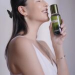 Nina Kozok Instagram - skin minimalism ✨ The Treatment Lotion by La Mer has helped transform my skin. My skin looks brighter, more plump and my pores are a lot less visible. I especially love it on days where I don’t have much time to do a full skincare regimen as it acts as an essence, serum & moisturizer all in one. #LaMerID #LoveLaMer