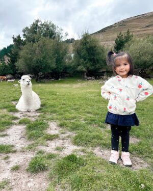 Nina Kozok Instagram - Kiana & her new friend the Alpaca