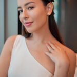 Nina Kozok Instagram – Cloud skin? I got you. I used La Mer‘s NEW Moisturizing Fresh Cream to achieve just that. La Mer now has a cream for every skin type, Crème de la Mer for Dry Skin, The Moisturizing Soft Cream for combination skin & now The NEW Moisturizing Fresh Cream, it’s feather-light texture is perfect for those of you who have oily skin like me.

#LaMerID #LoveLaMer #YouthEverlasting #LaMerFreshCream #LaMerSoftCream