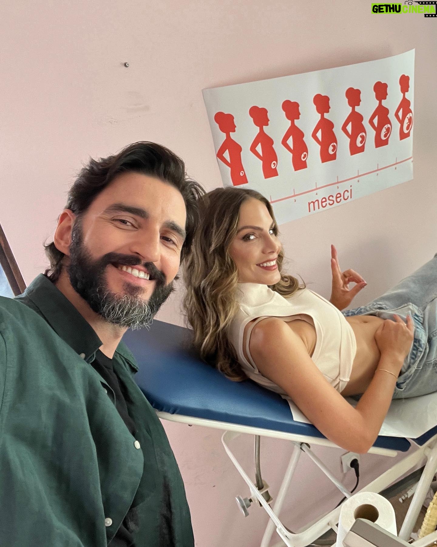 Nina Seničar Instagram - Dessa i Miki, ljubav je to♥️ Nova sezona kreće sutra u 22h na @prvatelevizija @serijapopadija @dejanbucin ♥️ P.s. Poslednja slika mi je omiljena ♥️