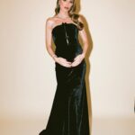 Nina Seničar Instagram – #Oscar Sunday with @vanityfair ♥️
.
.
.
Dress: @machandmach 
Shoes: @gianvitorossi 
Bag: @lalingilondon 
Jewelry: @davidyurman 
Make up: @abramovicm 
Hair: @bychrismartin 
Face prep: @alessandraricchizzi 
Photo by: @sarah_partain 

Special thanks to: @luciodirosa 
♥️

#vanityfairoscarparty