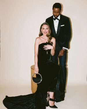 Nina Seničar Instagram - #Oscar Sunday with @vanityfair ♥️
.
.
.
Dress: @machandmach 
Shoes: @gianvitorossi 
Bag: @lalingilondon 
Jewelry: @davidyurman 
Make up: @abramovicm 
Hair: @bychrismartin 
Face prep: @alessandraricchizzi 
Photo by: @sarah_partain 

Special thanks to: @luciodirosa 
♥️

#vanityfairoscarparty