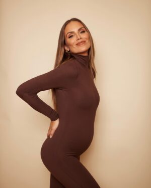 Nina Seničar Instagram - And just like that… Baby Nr. 2 loading! 🤯🤎