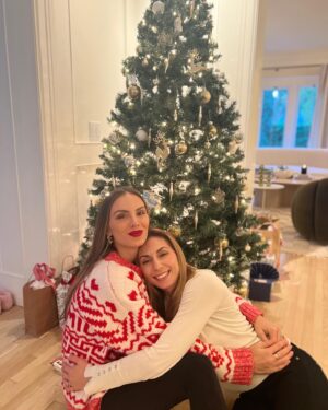 Nina Seničar Instagram - Amore, rakija and gibanica no matter where we are. Happy holidays friends! ❤️ 🇮🇹 🇷🇸