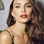 Nina Seničar Instagram - Valentine’s Day make up ♥️ @abramovicm used: Skin: @kiehls ultra facial cream @smashboxcosmetics photofinish primer @itcosmetics CC cream Undereye : @tartecosmetics Shape tape Powder : @givenchybeauty loos powder and @charlottetilbury Airbrush flawless finish powder Conture : @makeupbymario & @benefitcosmetics Blush: @beautycounter Eyes : @urbandecaycosmetics Honey pallet & Brown pencil @maybelline & @patmcgrathreal Eyebrows: @benefitcosmetics Brow pencil and Browgel Mascara : @lorealparis Highlither : @sigmabeauty Lips : Brown pencil @maybelline and @colourpopcosmetics lip pencil @anastasiabeverlyhills Dewy seting spray #valentines