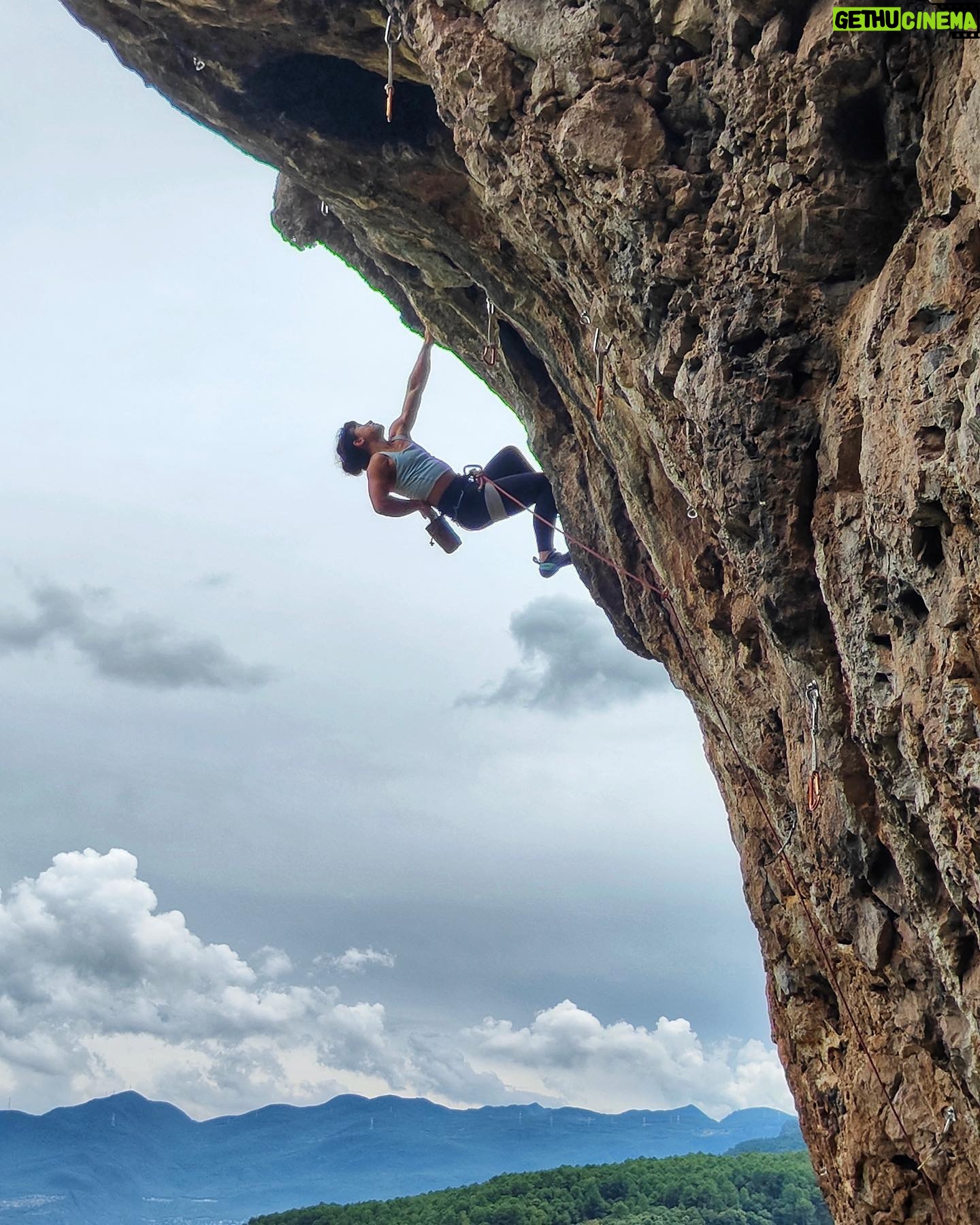 Nina Williams Instagram - Jai-oh! All gas! Come on! 😊 We sampled some local limestone in Lijiang before the @thenorthface Mountain Festival kicked off. Nice to swing through the mountain air. @thenorthface_climb #climbing #sportclimbing #lijiang #climbchina