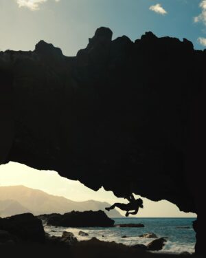 Nina Williams Instagram - “Outdoor athlete” : people who recreate in and around this amazing place we call Earth. @freaksofnature___ is the first skincare brand designed specifically with the outdoor athlete in mind. 

I’m partnering with Freaks of Nature because I am passionate about how we, as outdoor athletes, think about our future. Skincare is a small step in the broader direction of sustainability - how are we protecting our planet AND our bodies? How can we do the things we love in ways that take care of ourselves AND the world around us? These questions don’t have to be exclusive of each other as we think 5, 10, 20  years ahead. 

@freaksofnature___ meets the standards for high quality skin care: dermatologist tested, vegan, fragrance & cruelty free. It is also Reef Safe per the Hawaii Reef Compliant Act, packaged in 100% recycled ocean bound plastics, and contains zero microplastics in of itself. 

This brand’s commitment to the planet alongside a quality product makes me confident in supporting their mission. Plus, it really does feel good on the skin 😌 

📸 @cole_barash 

@dirtyprettyproductions 

#freaksofnature
