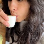 Nina Williams Instagram – Got some requests for my ginger juice recipe so here ya go! Start for the health benefits and stay for the burn 😈🔥 I take a shot every morning. This is false causality but I haven’t gotten sick for the last year 😉 just sayin. 

Don’t overthink the recipe. It’s ginger, lemons, and water; roughly one lemon per 5-6oz of ginger. You don’t have to peel the ginger if you strain with a nut bag. Add whatever else you like (turmeric, honey, cayenne, etc) but the key is making the process easy enough to take on a regular basis. Consistency builds health ☺️ 

Enjoy! 🍋🫚💛

#gingerjuice #homemadegingershot