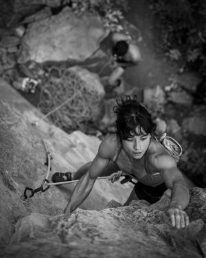 Nina Williams Instagram - Mid-route moments with 📸 @mthurk ft. lil friend 🦋😌 @xavierbravo0217 on belay 🙌🏼 #riflesummercamp 

@scarpana 
@thenorthface_climb