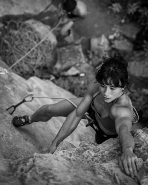 Nina Williams Instagram - Mid-route moments with 📸 @mthurk ft. lil friend 🦋😌 @xavierbravo0217 on belay 🙌🏼 #riflesummercamp 

@scarpana 
@thenorthface_climb