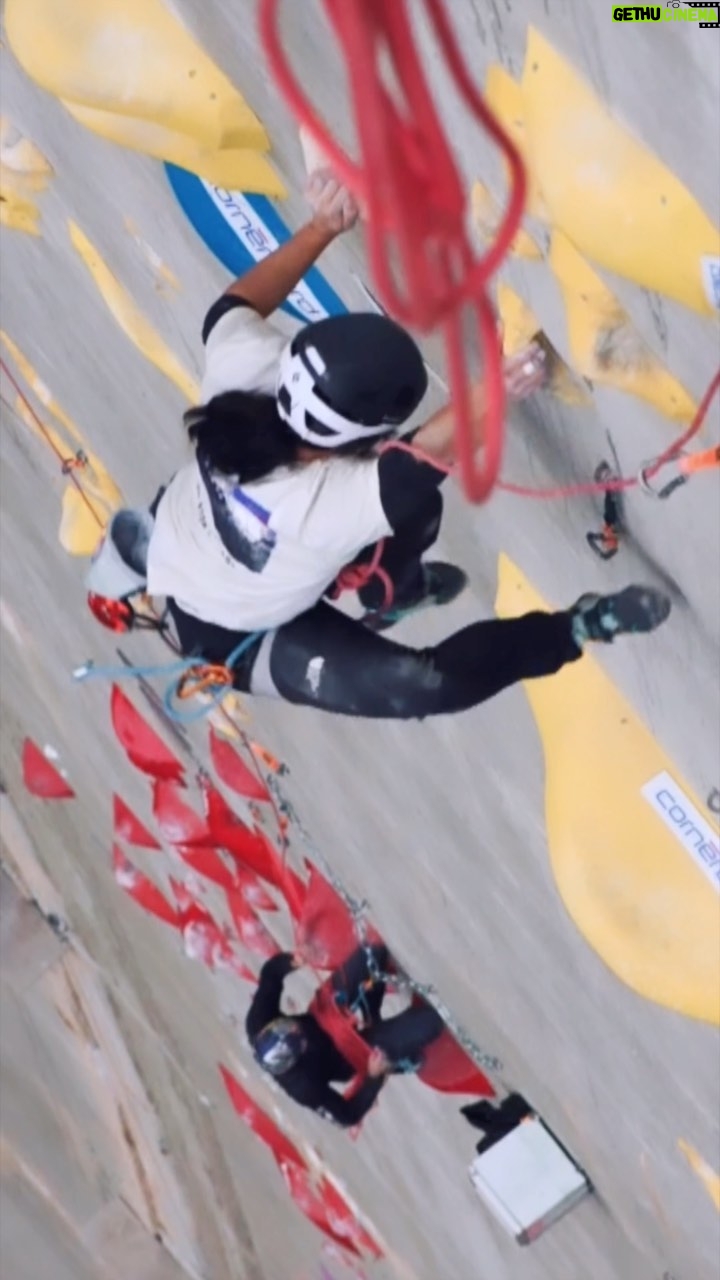 Nina Williams Instagram - There’s something about committing to big, jumpy comp moves hundreds of feet in the air 🤯 that is just so SICK. I was psyched to stick some of the coordination sequences first-go and also had to laugh at myself pawing off the no-tex holds and the hand-foot jumps like a trash panda caught in a dumpster 🦝‼️ Overall I’m happy with how I climbed and stoked to share this experience with @honngy! We stayed true to our team strategy of ‘slow is smooth, smooth is fast’ which ultimately wasn’t fast enough 😅 but everything went pretty smoothly and I’m proud of our partnership on the wall. Whether it’s a competition, sport climb, multi-pitch, or all of the above rolled into something the #RedBullDualAscent - we tried hard and had fun, the most important part of climbing 💙 Catch the finals round of @redbulladventure Dual Ascent Nov 4th LIVE 📺 🇺🇸 Exclusively on ESPN in the U.S. 🌎 Available on Red Bull TV outside the U.S. Credit: @lemos.media
