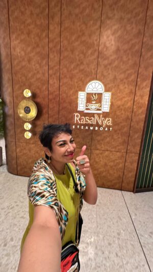 Ning Baizura Instagram - Amazing company Amazing Food Tq so so much guys for tonight.  Big thanks to  @rasanyasteamboat  Peranakan Nyonya Steamboat yg paling sedap … for us it was a night of fun filled with laughter all the way… we  were so  full & happy….. Burrrp… 😍The decor was brilliant we will return soon… a must try.. if u are in PavilionKL. it’s located at Pavilion Elite Level 8. Tq Chris & team for the great hospitality & service. ( seriously so many choices of soup base & u can customize yr own steamboat… ) Wohoooo #oneofkindrestaurant #yummyfood #nyonya #Steamboat #PavilionKL @yasminyusuff @hunnymadu @yasminhani @ccserenacc @dynasmokhtar @elynaeffendi @nadiavalentina @joannekampohpoh @syikinbrown @sallywho @hunnymadu