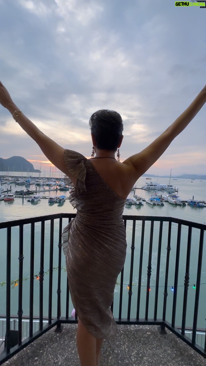 Ning Baizura Instagram - Sunset in Langkawi is Always Breathtakingly beautiful #ning&sunsets #chasingsunsets #viral #langkawi #ilovelangkawi #spectacular #ilovelife