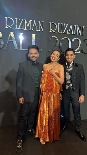 Ning Baizura Instagram - Rizman Ruzaini Ball 2023 was such a feel good night… Well done for Collecting Donations for “Tabung Palestine” Thank you for my Beautiful Couture GOLDEN gown… Flowy Super Effortless.. Beautiful…. 😻🙏🏾💕💖🏆Congratulations @rizmanruzainicouture Team & the two Brains of Humble Designers @rizman.n & @ruzaini.jamil … Had a ball meeting my new & old buddies 💕❤️💖