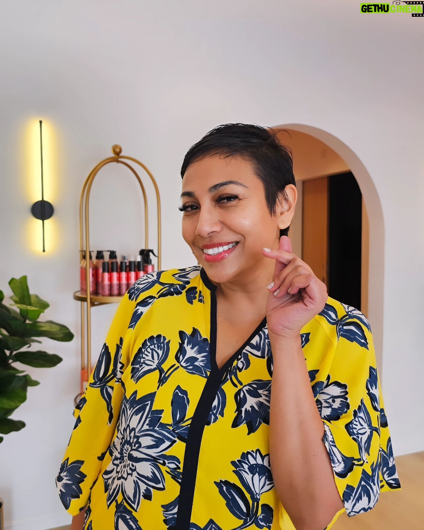 Ning Baizura Instagram - Thank you Kak Ning @ningdalton kerana memilih Prinz Clinic untuk Raya Ready tahun ni! Nak jugak Raya Ready macam Kak Ning? Jom DM kita, nanti kita send promo kat awak ya! @prinzgiampapaclinic @prinzgiampapaclinic @prinzgiampapaclinic #rayareadywithprinz #prinzclinic #prinzgiampapaclinic #wrinkleerasor #naturalbeauty #agegracefully