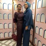 Ning Baizura Instagram – Such lovely afternoon spent well with @alia6astamam & @zaloramy  Congratulations on the beautiful cinematic “OldHollywood“  theme. Super comfy Super cool, the Burgundy is definitely my favorite. Quick get a set or two for yrself now…. #ninggoeshollywood #classic #raya2024 #fyp