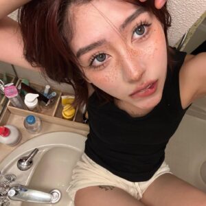Ninon Instagram - freckles lol