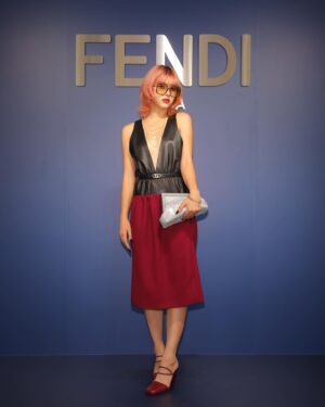 Ninon Instagram - @fendi #FendiWinter #pr 🖤📿