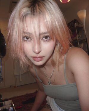 Ninon Instagram - say bye to the blonde eryone