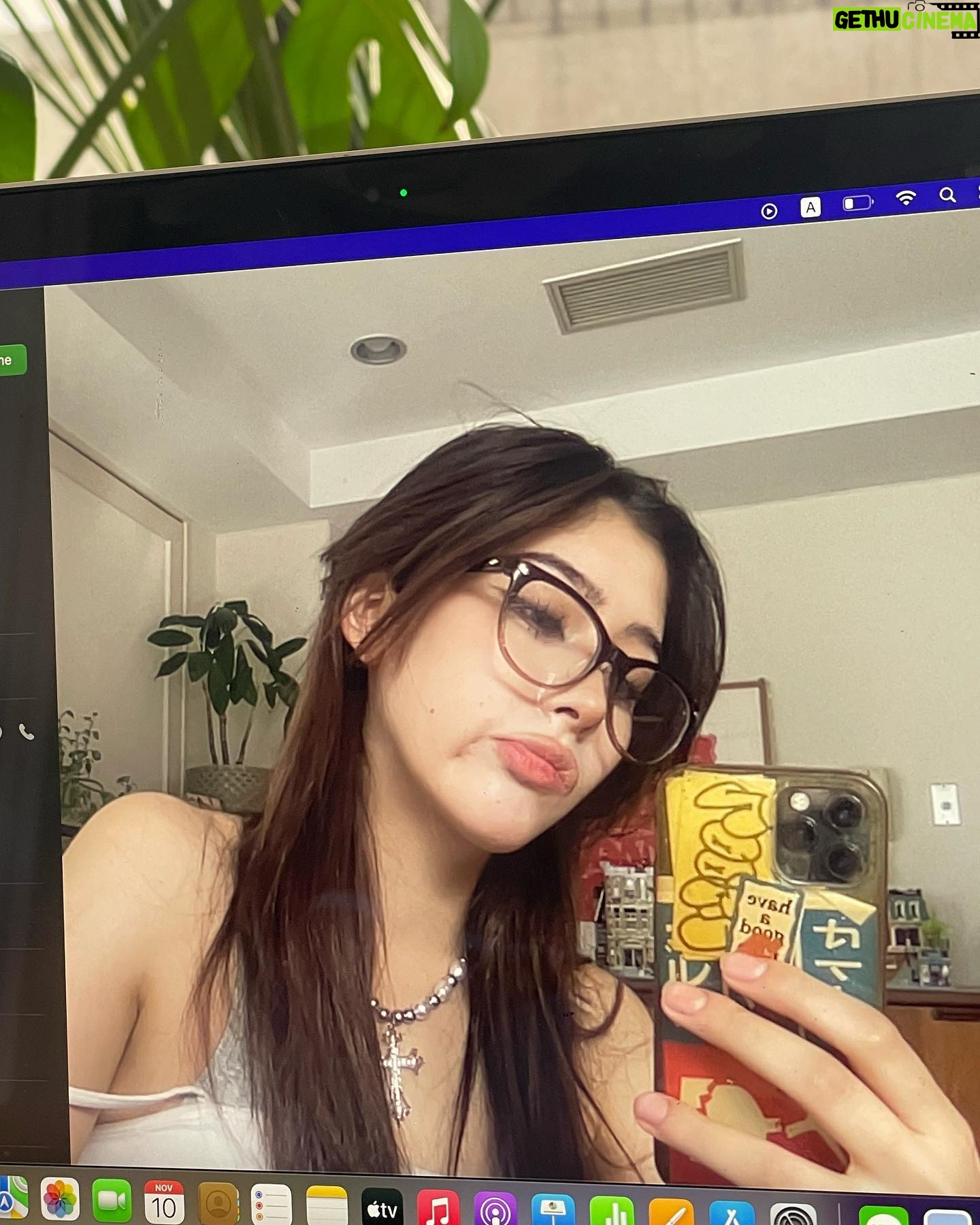 Ninon Instagram - pov you’re on ft w me but im in love w myself