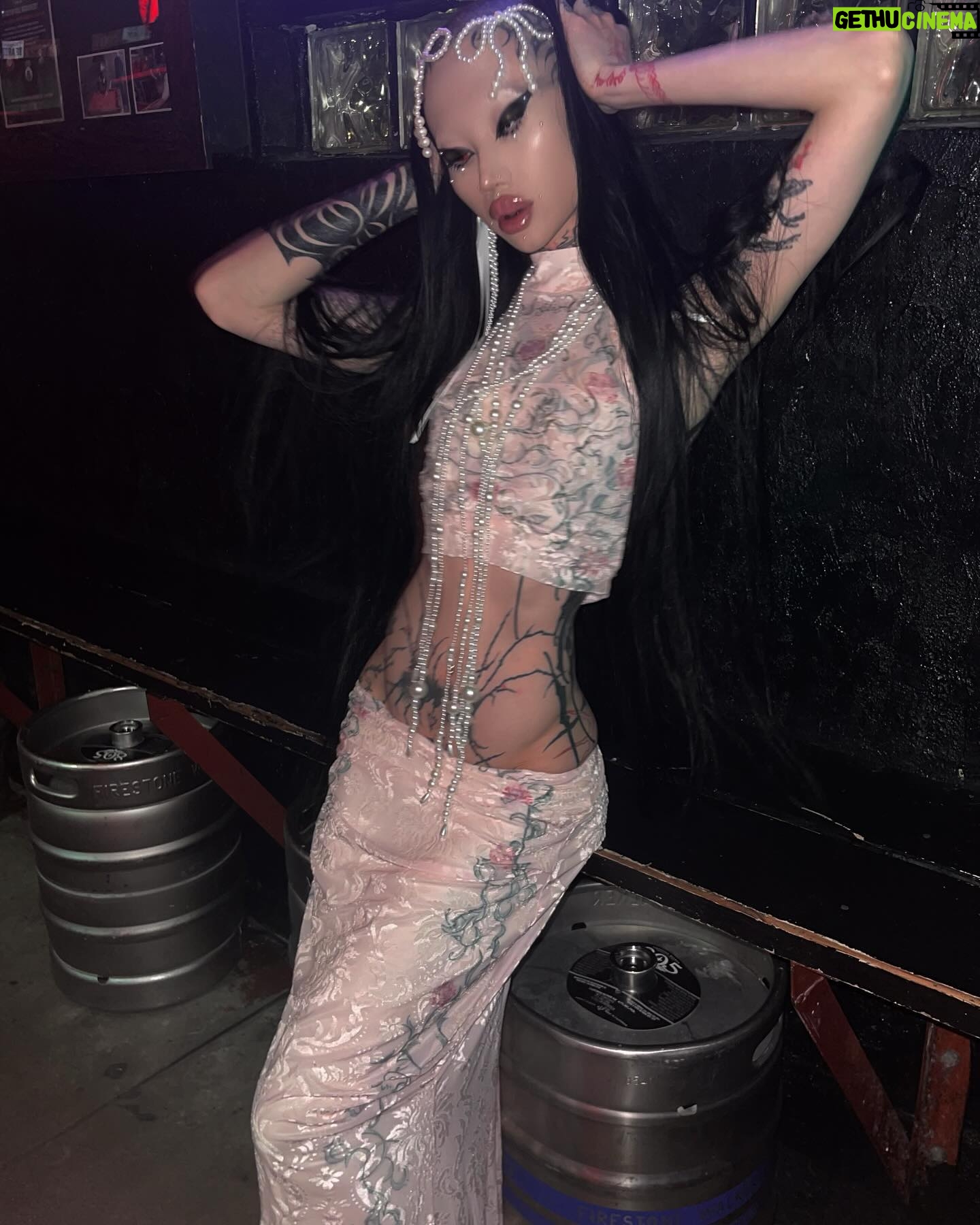 Niohuru X Instagram - Little Chinese body she pretty spooky 🩸🖤