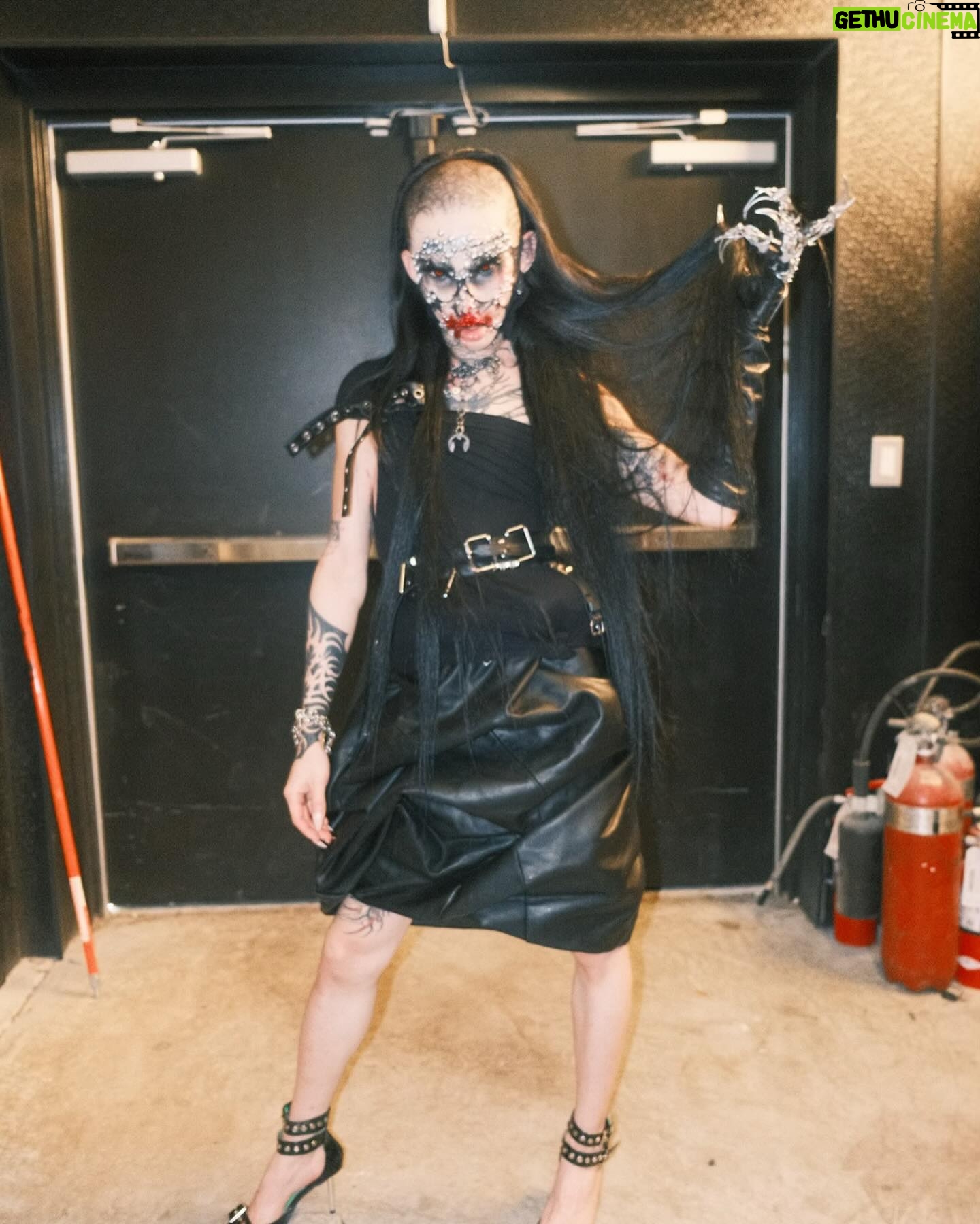 Niohuru X Instagram - Orlando ! I drained so much blood out of u now u skinny legend 🩸🩸🩸🩸 📸 @gabrielgastelum 🩸
