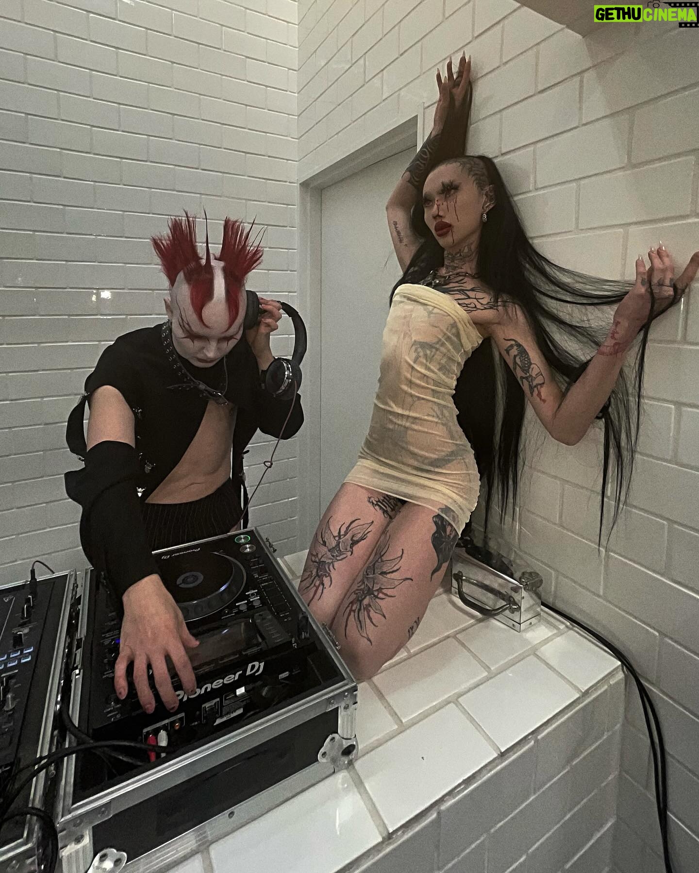 Niohuru X Instagram - Little Chinese body she pretty spooky 🩸🖤