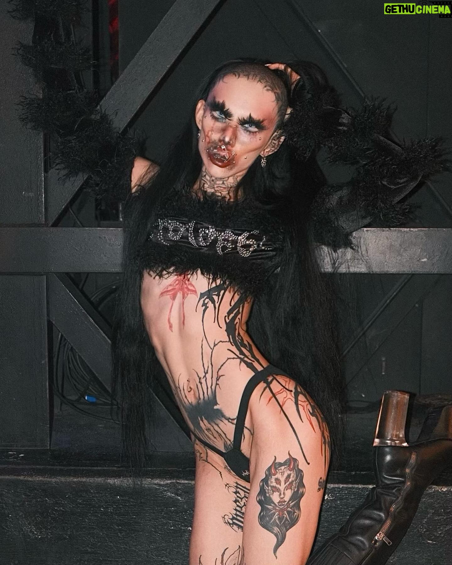 Niohuru X Instagram - Thank you Houston for a fierce night!!! Ur luv & support means everything to us ! 🩸🩸🩸 📸 @gabrielgastelum 🫶🏻 Wearing @nuwa1997_official “Arachnio” faux fur top @nuwa1997_official “T4T” tucking underwear