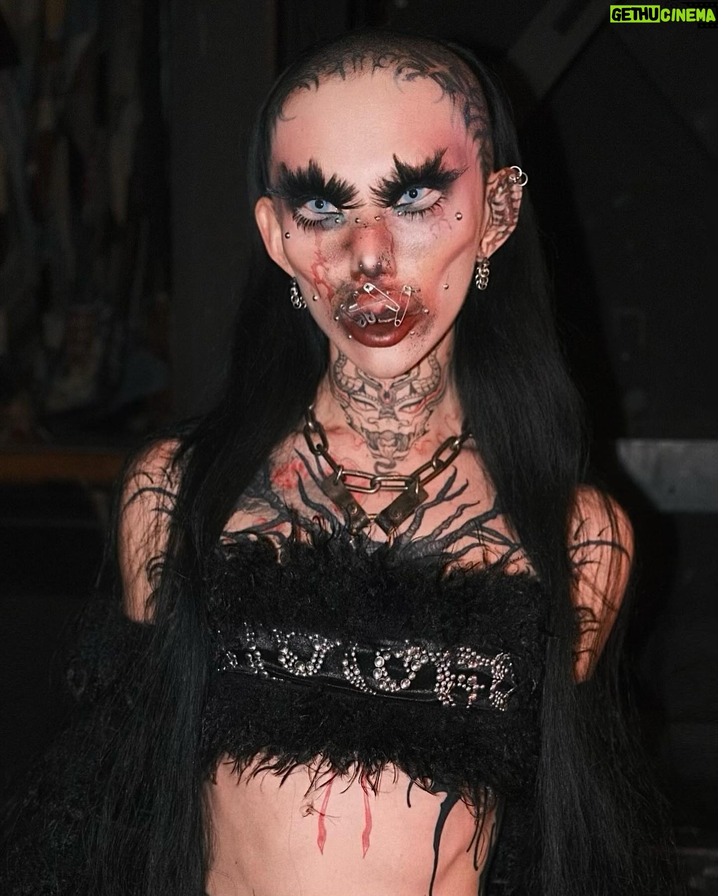 Niohuru X Instagram - Thank you Houston for a fierce night!!! Ur luv & support means everything to us ! 🩸🩸🩸 📸 @gabrielgastelum 🫶🏻 Wearing @nuwa1997_official “Arachnio” faux fur top @nuwa1997_official “T4T” tucking underwear