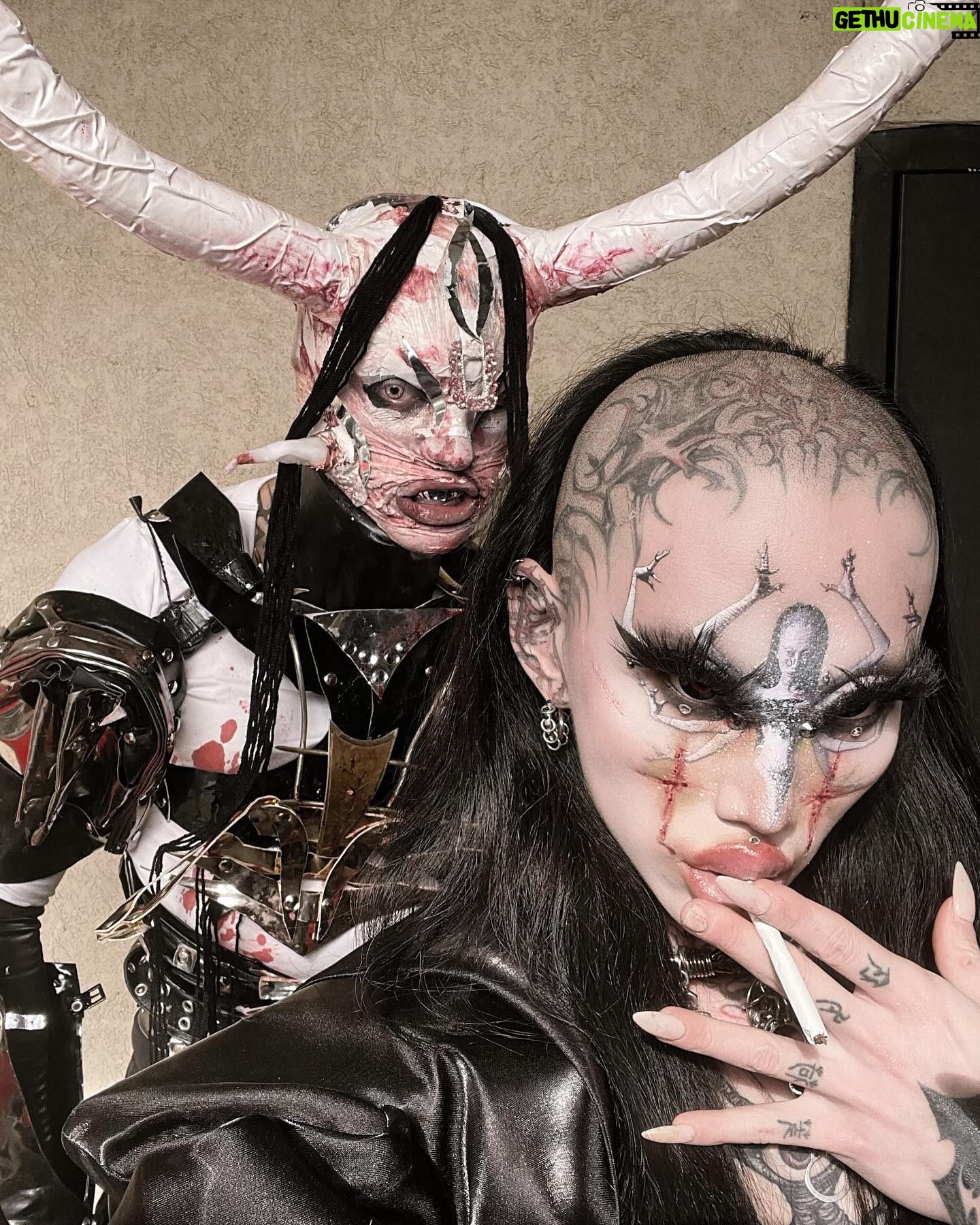 Niohuru X Instagram - They call her 🐱 hellhole 🩸🖤 @nuwa1997_official “Hell Trap” earrings & tattoo stickers . Thank u Atlanta for a night I ll cherish for life ! 🩸🩸🩸 我爱你