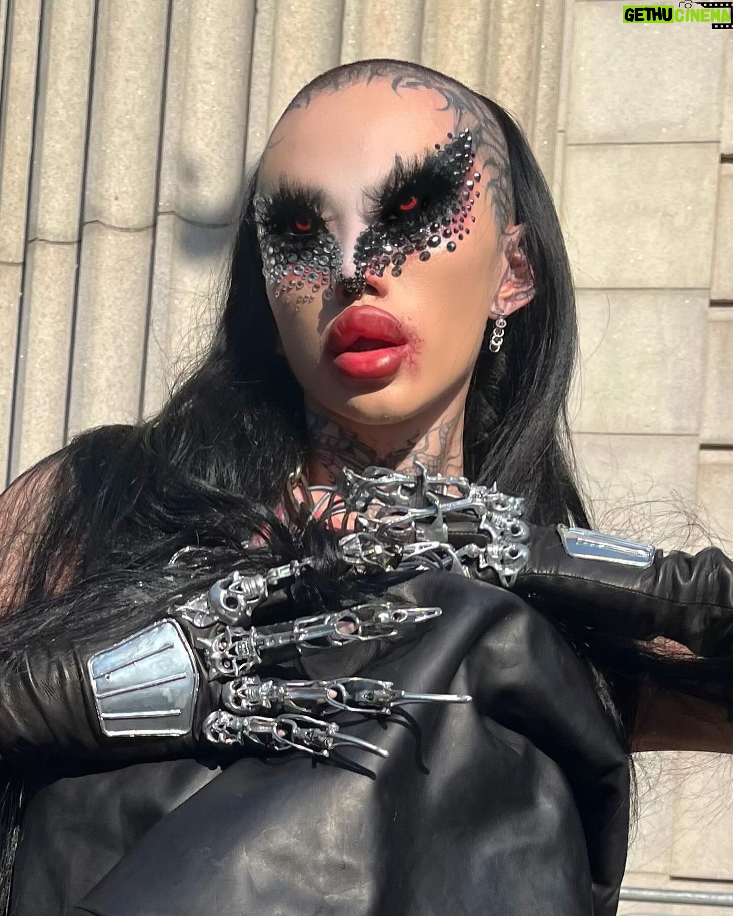Niohuru X Instagram - Some may even call her goth idk 🩸🩸🩸 NYC you were EVERYTHING!!!!!!!!!!!! You have such a special place in my heart 🩸🩸🩸