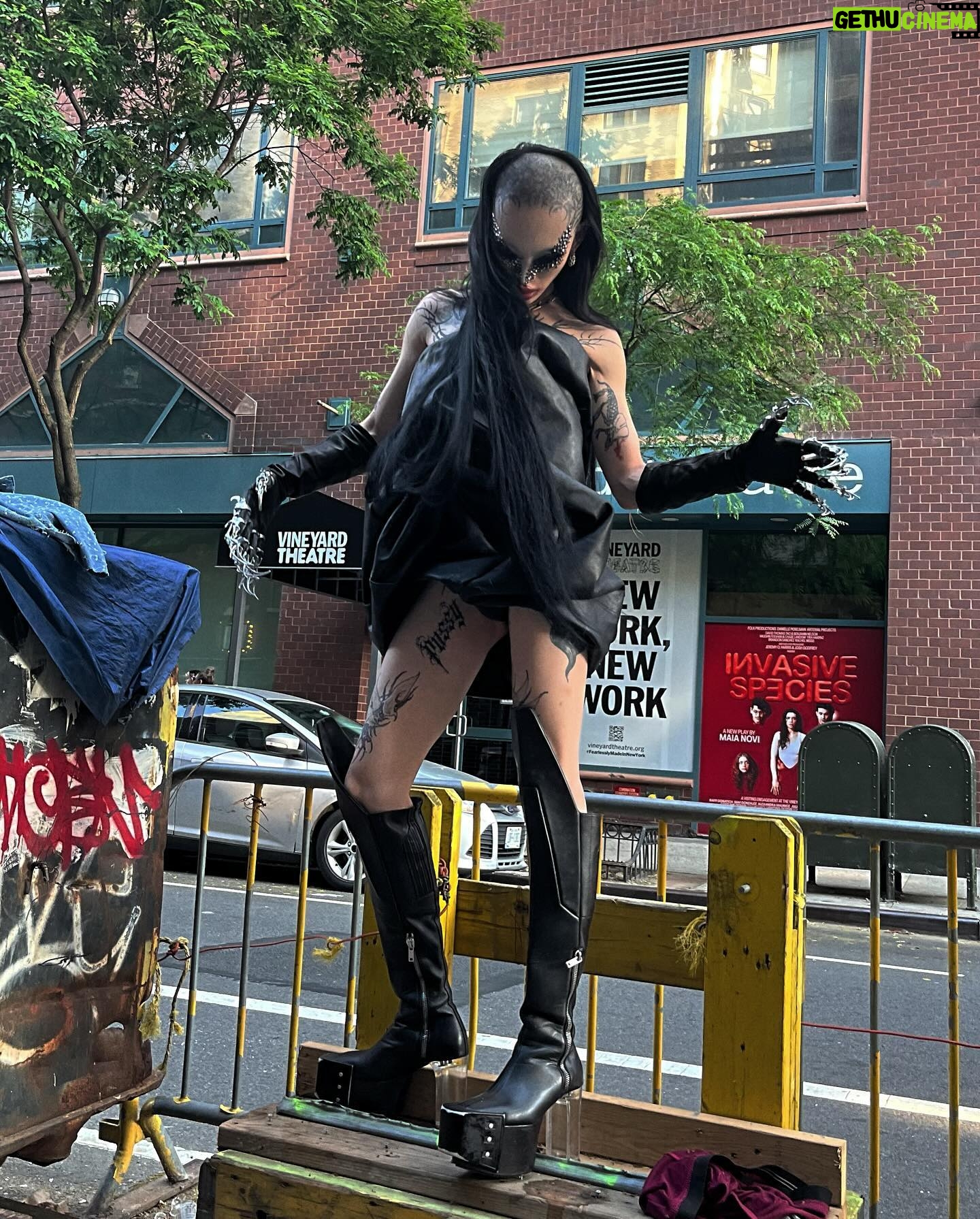 Niohuru X Instagram - Some may even call her goth idk 🩸🩸🩸 NYC you were EVERYTHING!!!!!!!!!!!! You have such a special place in my heart 🩸🩸🩸
