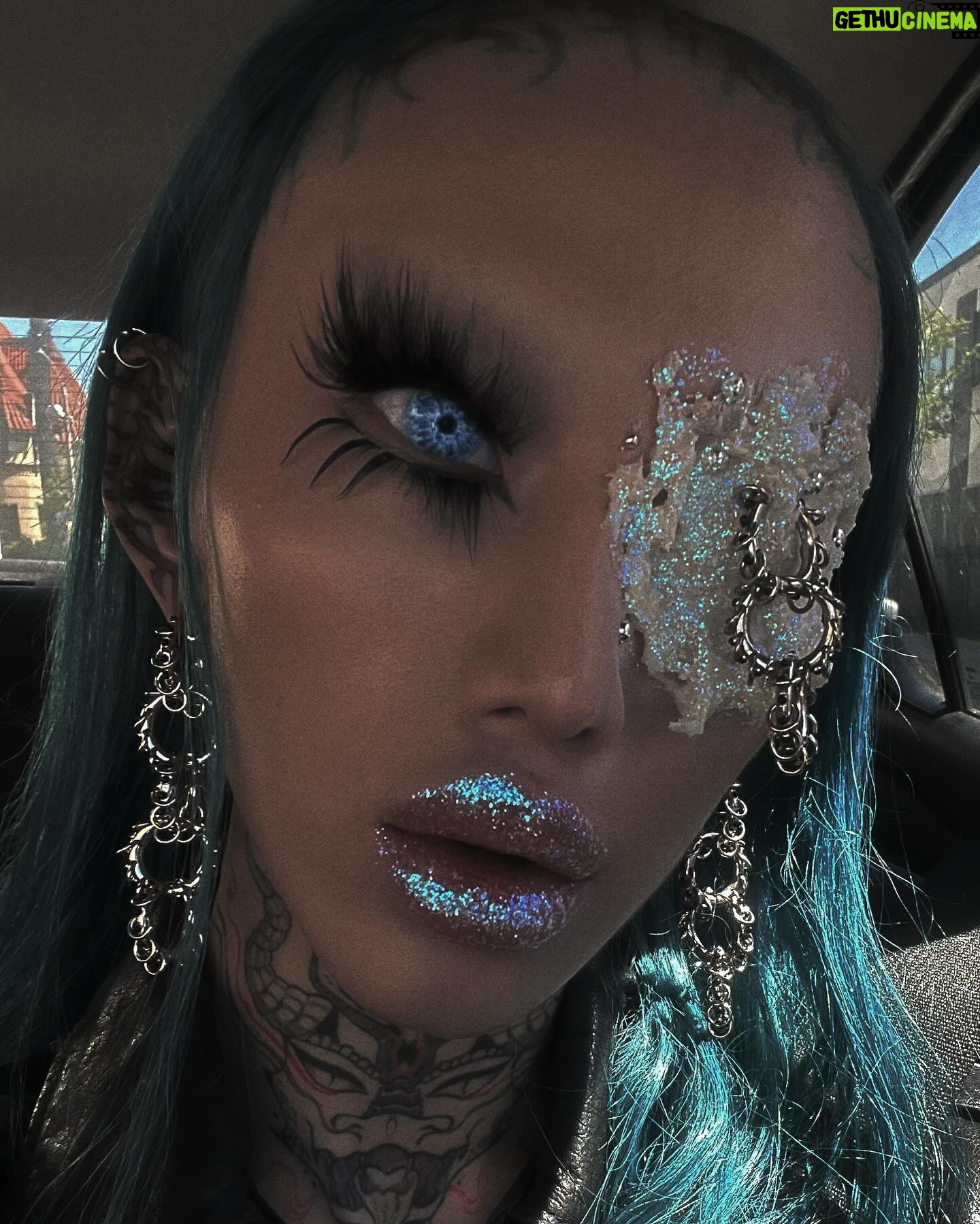 Niohuru X Instagram - Empty calories for male curiosity 🩸