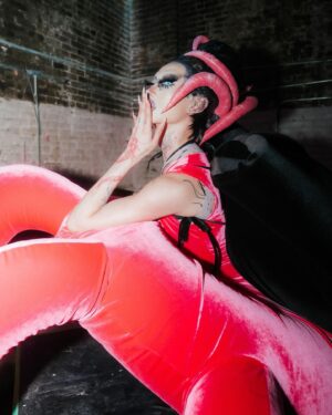 Niohuru X Instagram - The OG BadBinch muse @bad_binch_tongtong 🖤🩸🎀 and who are you ?