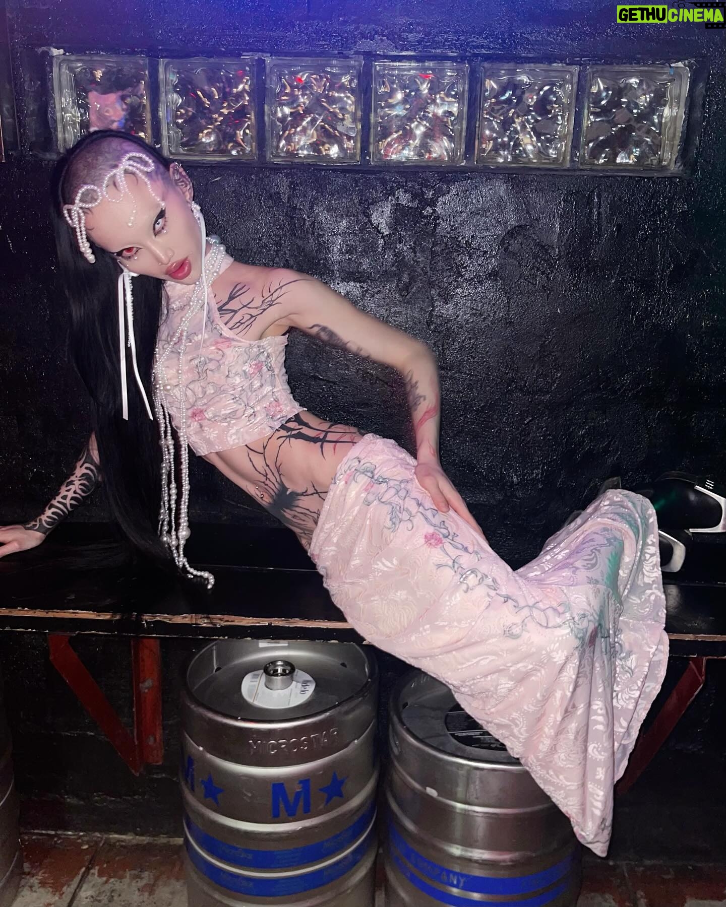Niohuru X Instagram - Little Chinese body she pretty spooky 🩸🖤