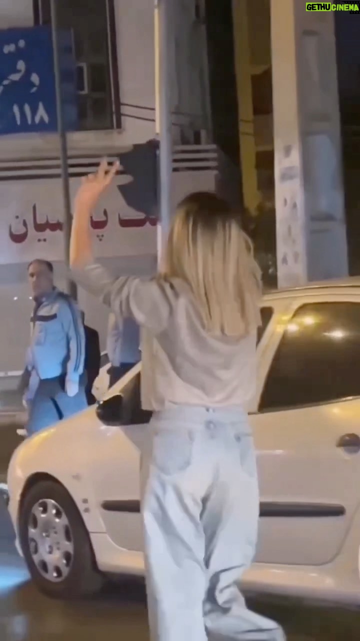 Niousha Noor - 3.6K Likes - 𝐁𝐑𝐀𝐕.𝐄𝐑.𝐘
/ˈbrāv(ə)rē/
𝑛𝑜𝑢𝑛
look up Iranian women
شجاعت يعنی اين 🤯
#زن_زندگی_آزادی